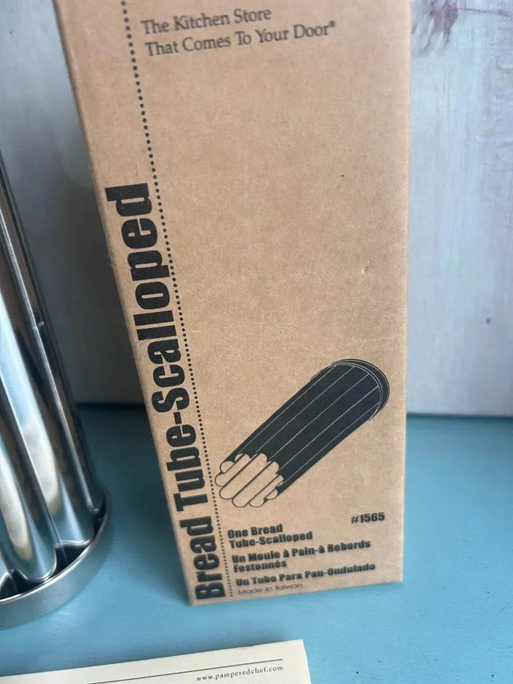 New in Box Pampered Chef Scalloped Bread Tube Loaf Shape Canapes w/ Insutruction